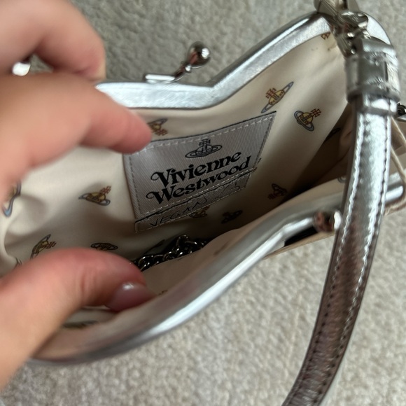 Vivienne Westwood Belle Heart Framed Purse - Picture 3 of 5